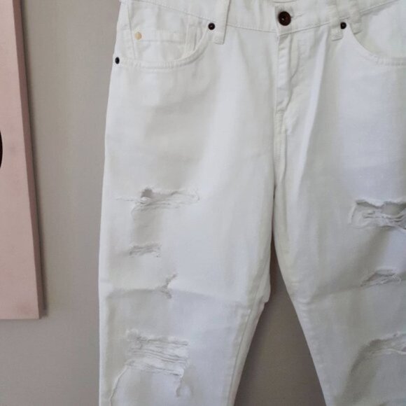 EUC Zara white denim relaxed fit, mid-rise distressed ripped jeans, 2 - Picture 7 of 7